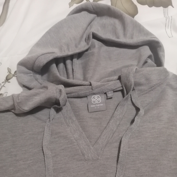 Daisy Fuentes ladies hooded pullover - Picture 6 of 7